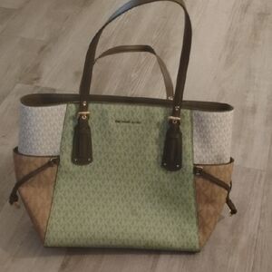Michael Kors Green and Tan Tote Voyagerbag